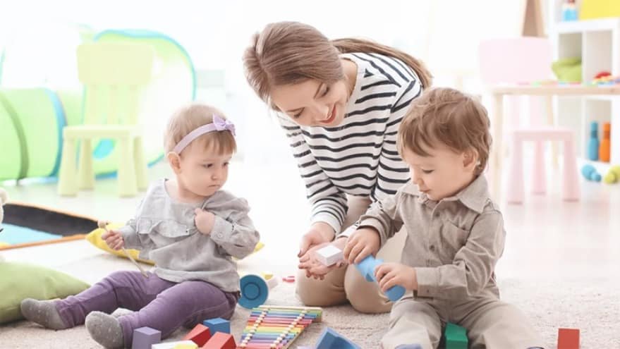 بيبي سيتر فلبينية للتفرغ الكامل